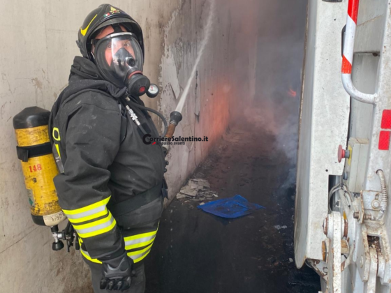 Incendio nel deposito della ditta di igiene urbana: a fuoco un autocompattatore - Corriere Salentino