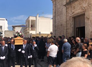 Omicidio Racale: i funerali di Teresa Sommario, uccisa dal figlio a colpi di accetta