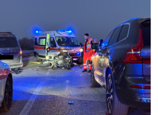 Tragico scontro sulla litoranea: muore un motociclista