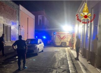 Notte di fuoco nel Salento: due auto in fiamme a Leverano e Trepuzzi