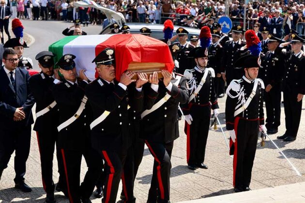 Carabiniere ucciso, in centinaia per ultimo saluto al brigadiere Carlo Legrottaglie - Corriere Salentino