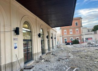 Tra due settimane la stazione libera dal cantiere: è iniziato lo smontaggio. Tempi più lunghi in piazza Libertini e viale Japigia