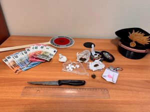 Arrestato 51enne per spaccio: guidava senza patente e con droga nascosta in auto - Corriere Salentino