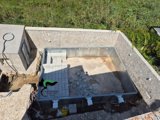 Piscina abusiva in area protetta: i Carabinieri Forestali individuano il cantiere grazie a un drone - Corriere Salentino