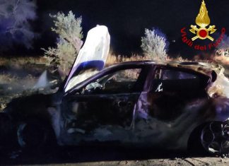 Fiamme nelle campagne: a fuoco un’auto. Era rubata