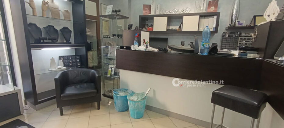 Colpo in gioielleria a Parabita, malviventi in fuga coi preziosi - Corriere Salentino