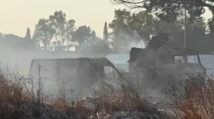 Incendio nella zona industriale di Matino: distrutti due camion, un’auto e pannelli solari - Corriere Salentino