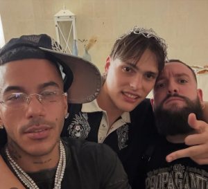 Guè, Tony Effe, Shiva, Kid Yugi e Sfera Ebbasta: i protagonisti della trap italiana scelgono il Salento, ospiti al Barone di Mare - Corriere Salentino