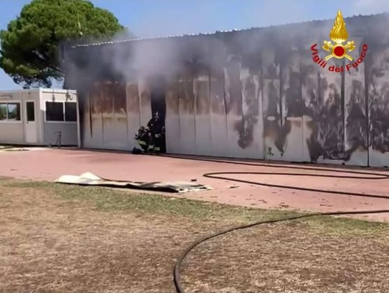 Fiamme nell’hangar, quattro aerei distrutti: feriti pilota e soccorritore del 118 - Corriere Salentino