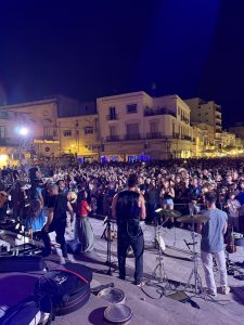 A Galatina un fiume di persone per le Ronde della Taranta: lo spirito primario della pizzica nelle vie del centro - Corriere Salentino