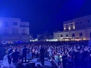 A Galatina un fiume di persone per le Ronde della Taranta: lo spirito primario della pizzica nelle vie del centro - Corriere Salentino