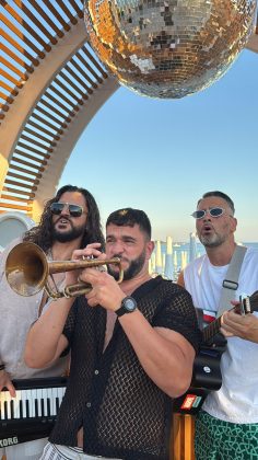 “Swarovski armato”, la frase di Corvino diventa un video musicale virale - Corriere Salentino