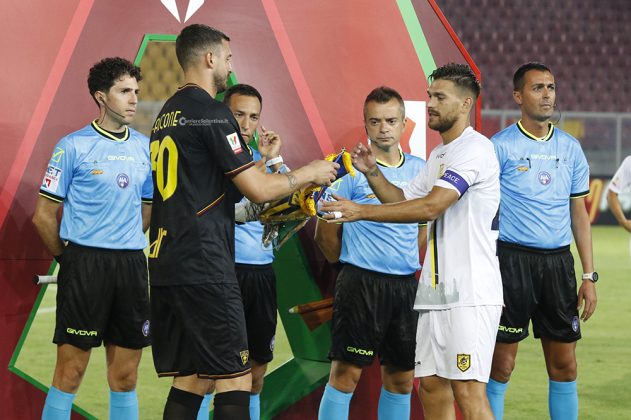 Buona la prima. Il Lecce anche se in dieci vince 2-0 contro la Juve Stabia per la Coppa Italia - Corriere Salentino