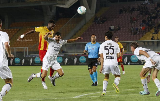 Buona la prima. Il Lecce anche se in dieci vince 2-0 contro la Juve Stabia per la Coppa Italia - Corriere Salentino