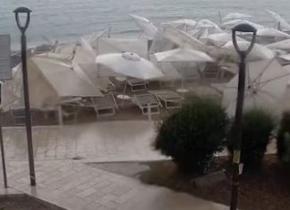 Ombrelloni in aria, panico in spiaggia, il “Downburst” colpisce Porto Cesareo