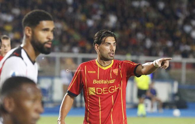 Il Lecce stecca la prima davanti ai suoi tifosi, il Milan passa per 2 a 0 - Corriere Salentino