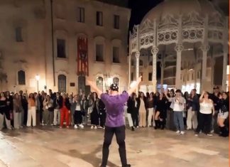 Lecce, via libera al regolamento sugli artisti di strada e opi: polemiche in Commissione per i troppi vincoli e le postazioni ravvicinate