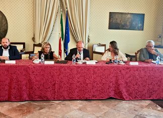 Le periferie ripartono da Lecce: firmato l’accordo per riqualificare i quartieri popolari. Prefettura, Regione, Comune, ARCA Sud e Arcidiocesi di Lecce uniscono le forze per la rigenerazione urbana e sociale