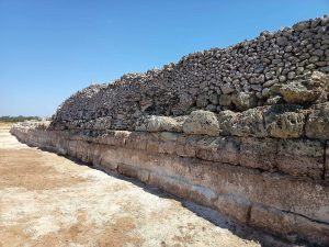 Muro Leccese, presentati i risultati della campagna di scavo: riportato alla luce un tratto della cinta muraria - Corriere Salentino