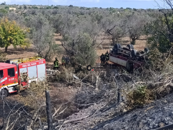 Autobotte finisce fuori strada dopo lo scoppio di una ruota: autista in codice rosso - Corriere Salentino
