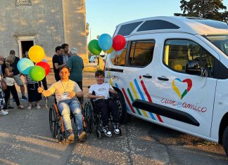 Un dono che regala un sorriso: a Cursi l’abbraccio di Cuore Amico ad Andrea