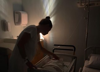 Sotto una luna bellissima: Alessandra Amoroso è mamma della piccola Penny