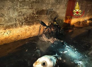 Notte di fuoco a Taviano, moto distrutta dalle fiamme