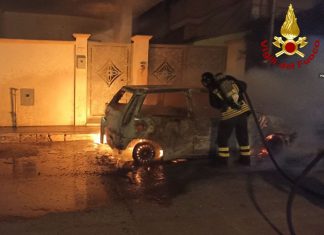 Doppio rogo nella notte, due auto distrutte dalle fiamme a Matino e Trepuzzi