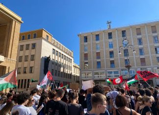 Studenti e lavoratori in piazza, un grido solo: “Stop al genocidio della popolazione palestinese”