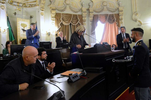 Poliziotto leccese salva bimbo e babysitter dalle fiamme, encomio in consiglio comunale - Corriere Salentino