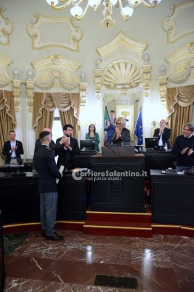 Poliziotto leccese salva bimbo e babysitter dalle fiamme, encomio in consiglio comunale - Corriere Salentino