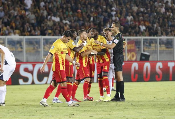 Il Lecce inciampa anche contro il Cagliari. 1-2 al Via del Mare - Corriere Salentino