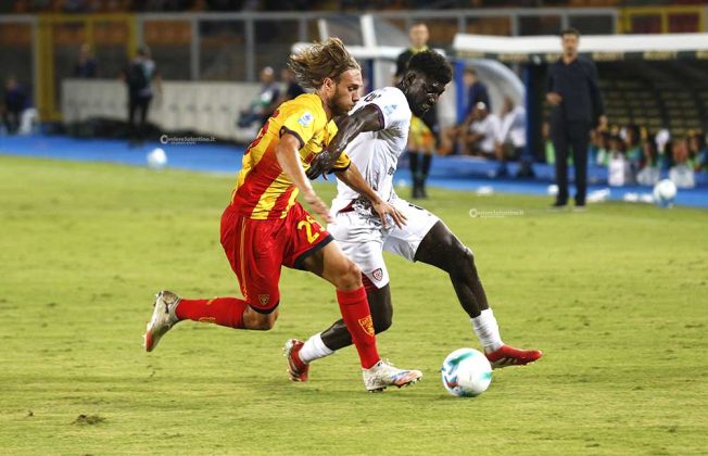 Il Lecce inciampa anche contro il Cagliari. 1-2 al Via del Mare - Corriere Salentino