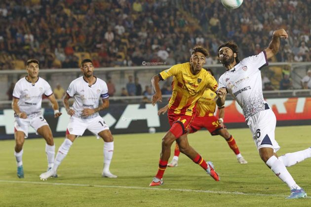 Il Lecce inciampa anche contro il Cagliari. 1-2 al Via del Mare - Corriere Salentino