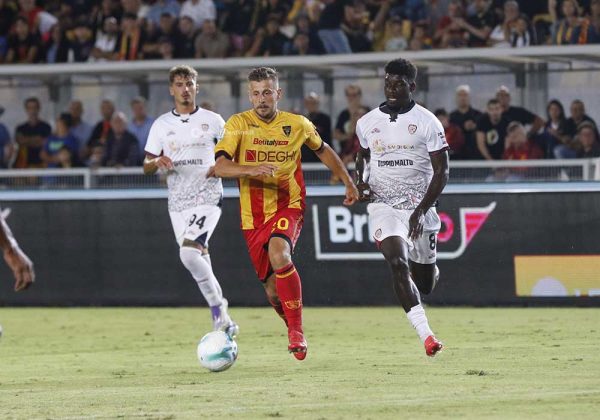 Il Lecce inciampa anche contro il Cagliari. 1-2 al Via del Mare - Corriere Salentino