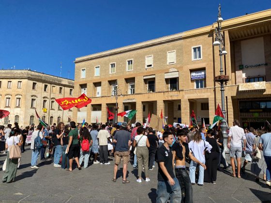 Studenti e lavoratori in piazza, un grido solo: “Stop al genocidio della popolazione palestinese” - Corriere Salentino
