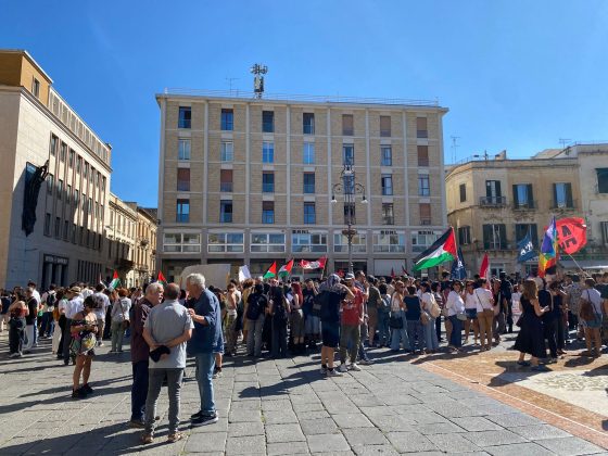Studenti e lavoratori in piazza, un grido solo: “Stop al genocidio della popolazione palestinese” - Corriere Salentino