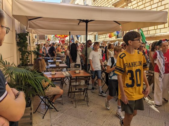 Studenti e lavoratori in piazza, un grido solo: “Stop al genocidio della popolazione palestinese” - Corriere Salentino