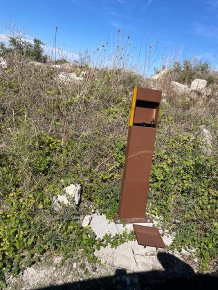 Lecce, vandalizzate le paline stradali nei pressi del parco archeologico di Rudiae - Corriere Salentino