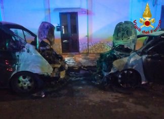 Auto in fiamme nella notte tra Lecce e Gallipoli: interventi dei Vigili del Fuoco