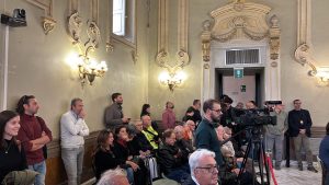 Filobus, per i tecnici è più conveniente dei bus elettrici, poi lo scontro. Rotundo: “Ci volete imbrogliare” - Corriere Salentino