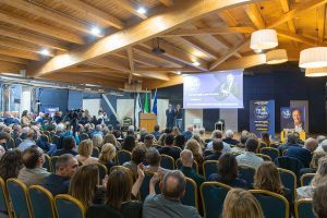 Un'ondata di entusiasmo al Tiziano per Antonio Decaro e la squadra "Per la Puglia" - Corriere Salentino