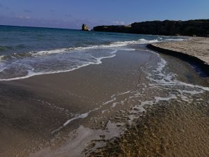 Il Comune di Melendugno presenta alla Regione il progetto anti-erosione costiera per intervenire sulla baia e sul costone roccioso di Torre dell’Orso - Corriere Salentino