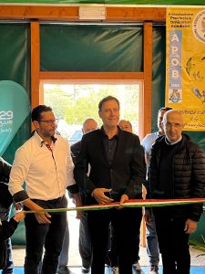 “In volo” a Carmiano, la mostra ornitologica che ha incantato bambini, appassionati e curiosi. La "scoperta" del "canarino salentino" - Corriere Salentino