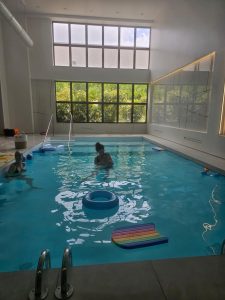 Alessandra Amoroso e la scelta dell’osteopatia per la sua piccola. Lecce, Check-Up Centre diventa punto di riferimento per mamme, papà ed educatori - Corriere Salentino