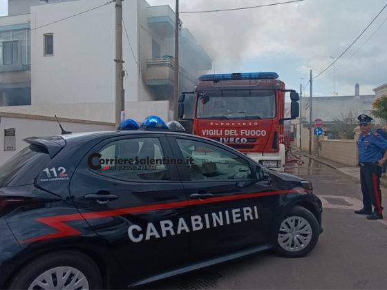 Incendio in un’abitazione a due piani: famiglia salva, fiamme partite dal garage - Corriere Salentino