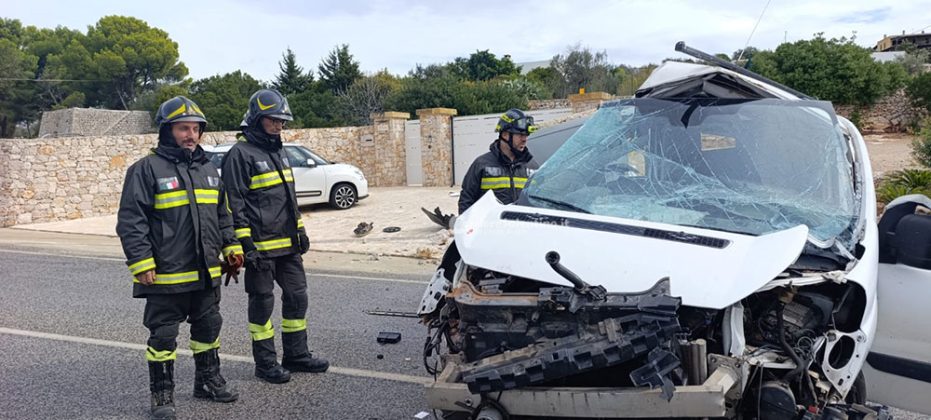 Grave incidente sulla 275, operaio perde controllo del mezzo e abbatte muretto a secco: codice rosso - Corriere Salentino