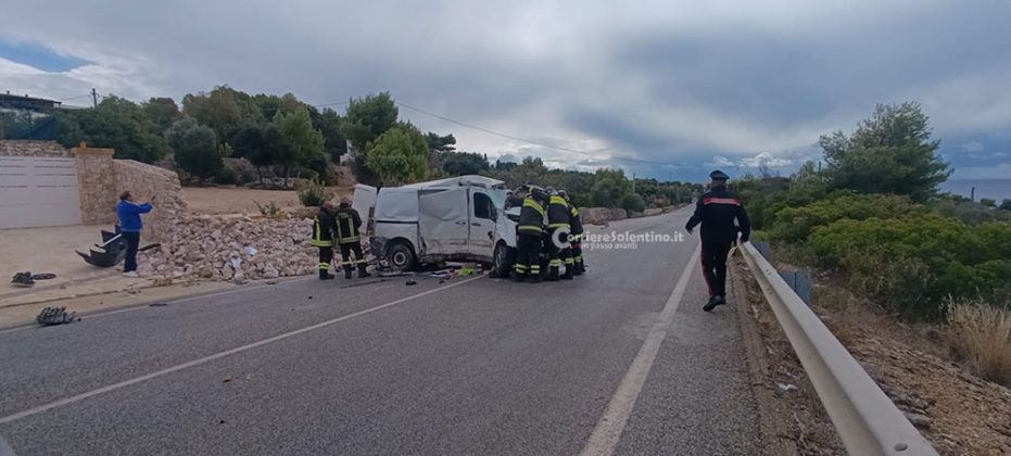 Grave incidente sulla 275, operaio perde controllo del mezzo e abbatte muretto a secco: codice rosso - Corriere Salentino