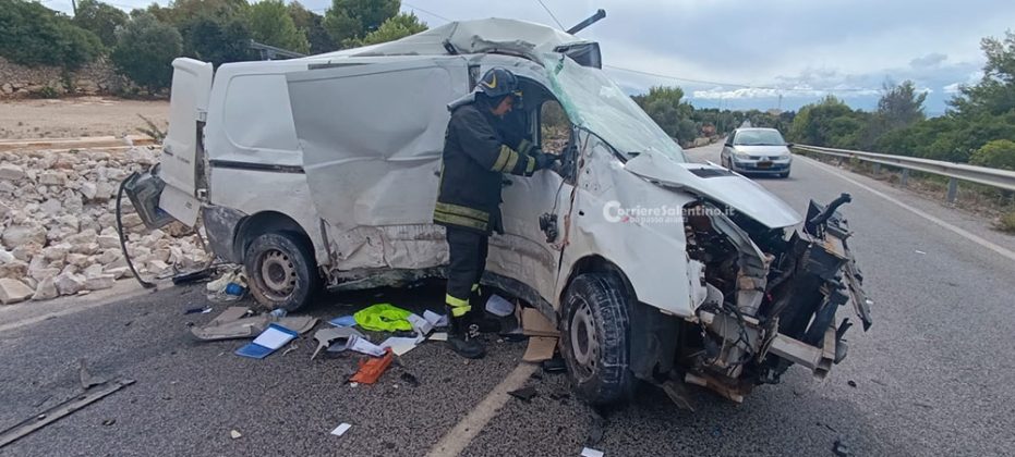 Grave incidente sulla 275, operaio perde controllo del mezzo e abbatte muretto a secco: codice rosso - Corriere Salentino