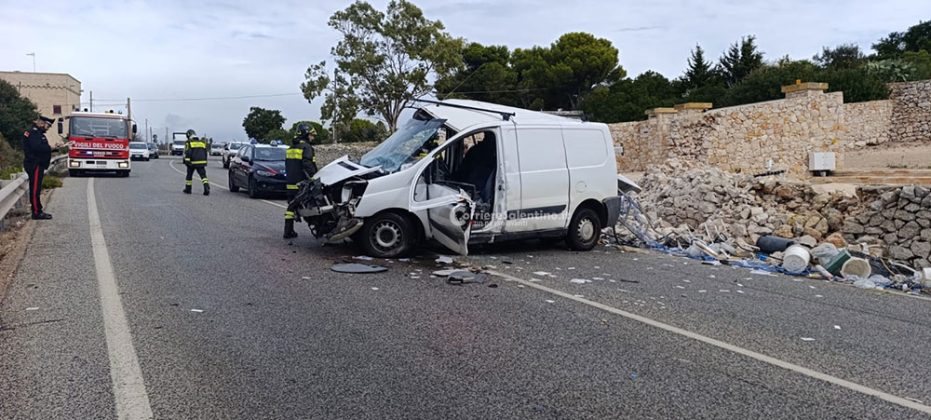 Grave incidente sulla 275, operaio perde controllo del mezzo e abbatte muretto a secco: codice rosso - Corriere Salentino